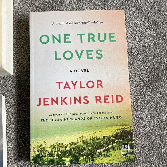 Books - Picture 5 of 8